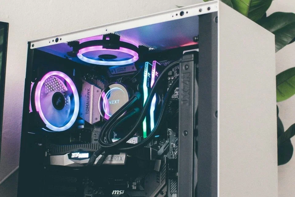 Individuelle PCs für Zuhause & Büro Leistungsstarker Gaming PC mit RGB Beleuchtung für hohe Performance in Olching