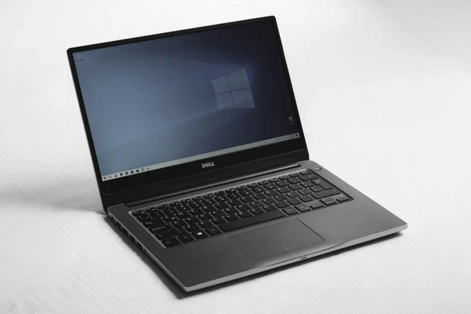Professionelle Hardware-Betreuung Moderner Office Laptop für Büroarbeit